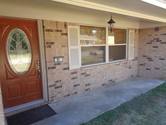 3rd image of 1601 Woodway Ln