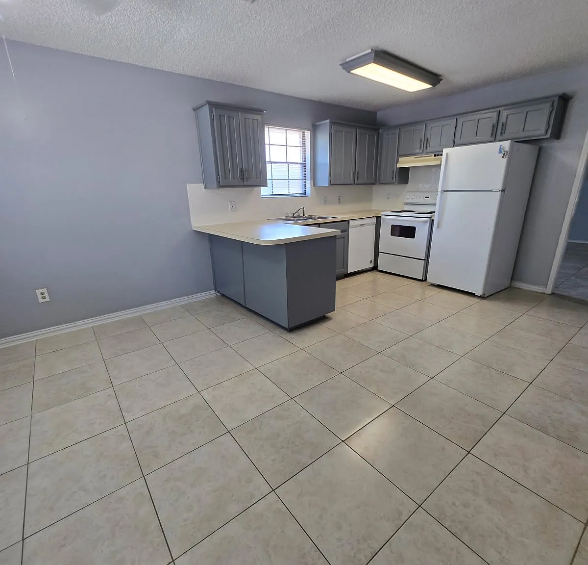 3 bed, 1329 sqft, $1,675 — Photo 2