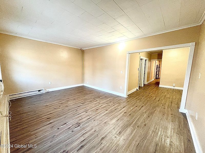 4th image of 1691 Foster Avenue