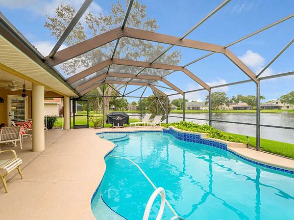 3rd image of 415 Vizcaya Ct
