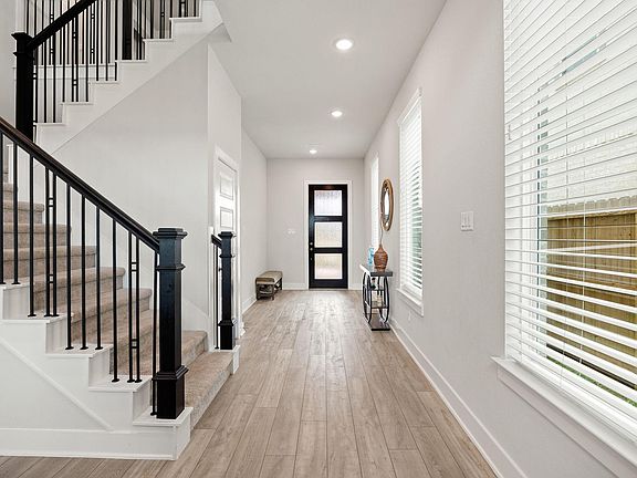 5th image of 106 Ripe Tomato Trl