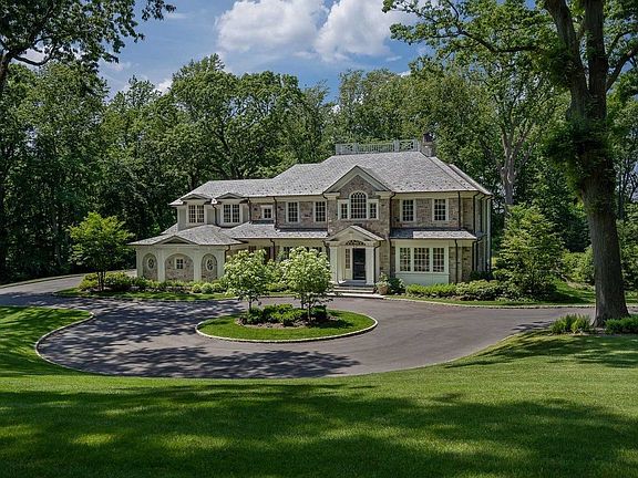 2nd image of 17 Spring Hill Ln