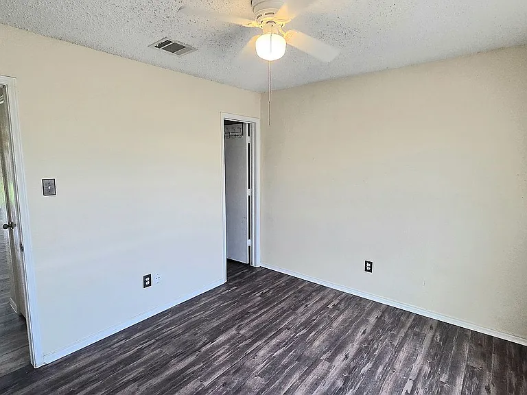 8103 Zephyr Ct — Photo 11