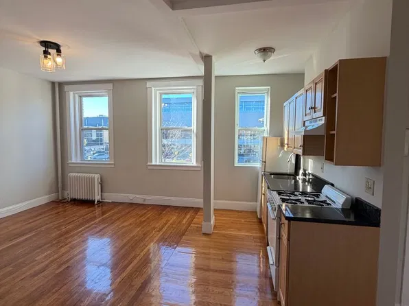 1198 Commonwealth Ave #6, Allston, MA 02134