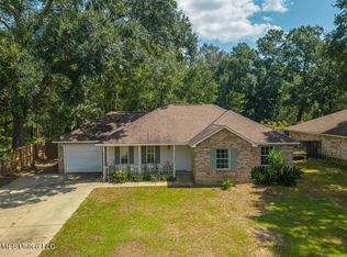 1316 Elizabeth St, Ocean Springs, MS 39564