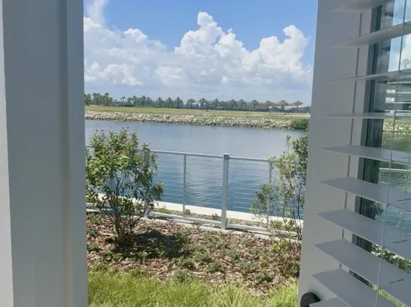 5200 W Tyson Ave, Tampa, FL 33611