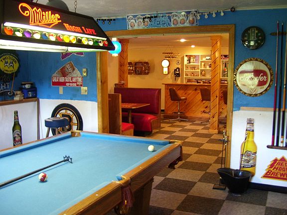 Pool room..table to stay