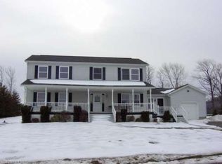 9 Silver Crest Dr, Waymart, PA 18472