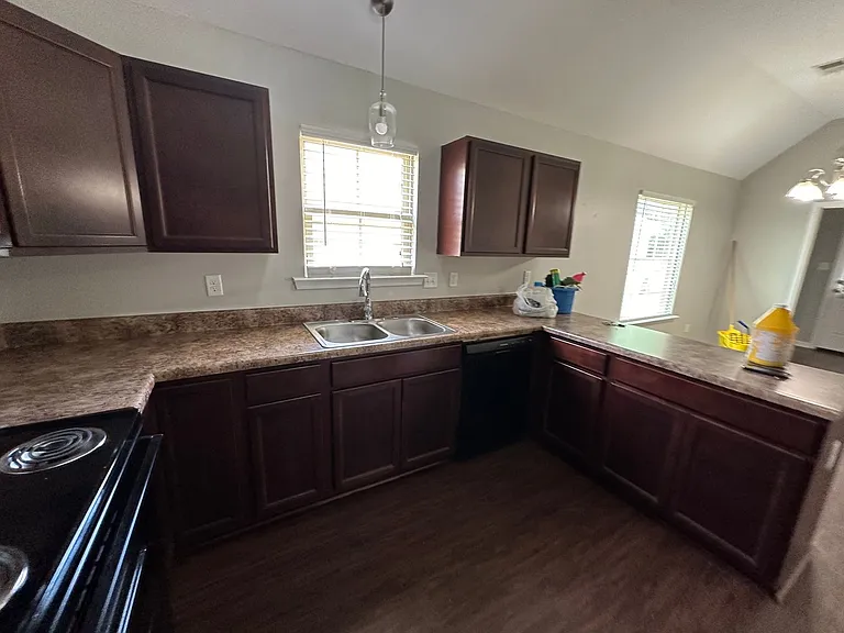 1307 Larkin Ave — Photo 11
