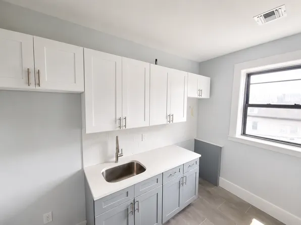 125 Osborne Ter #14, Newark, NJ 07108