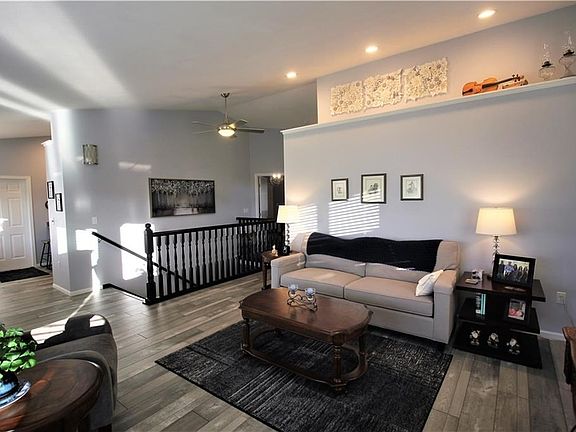 4th image of 1705 Golden Blvd