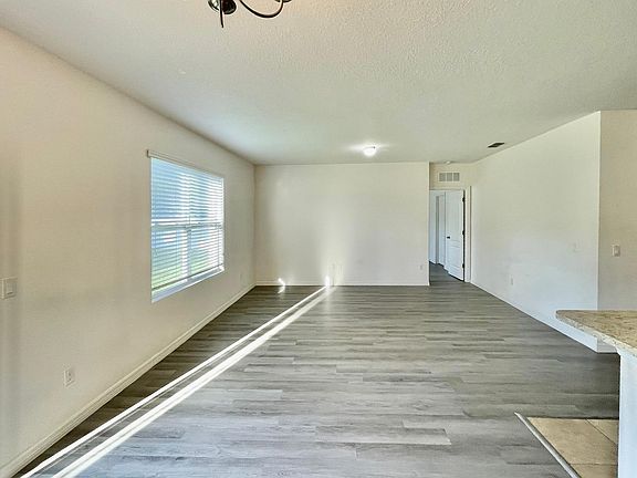 5th image of 16723 Broadford Ln