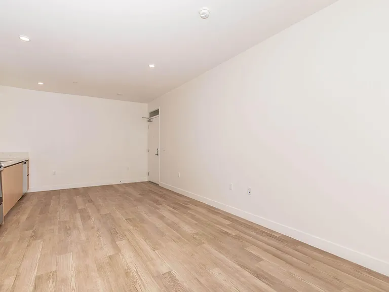 Woodlake Apartments — Photo 56