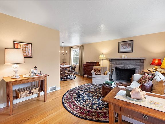 5th image of 1009 Fairview Dr