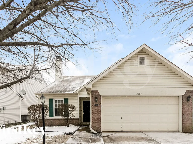 2283 Layton Park Ln — Photo 1