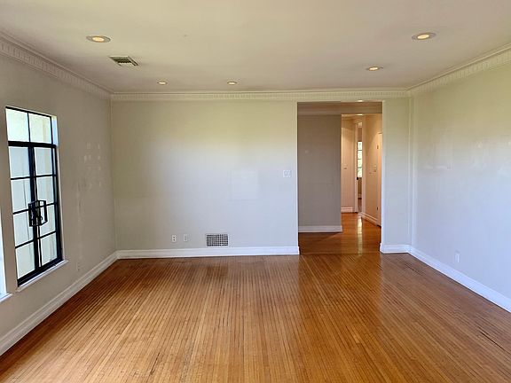 5th image of 8423 Fountain Ave #B