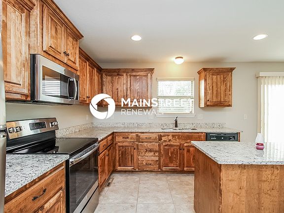 5th image of 407 192nd St