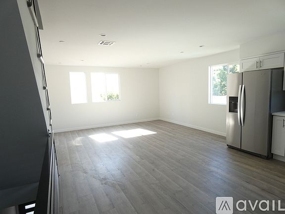 3rd image of 14163 Erwin St #1/2