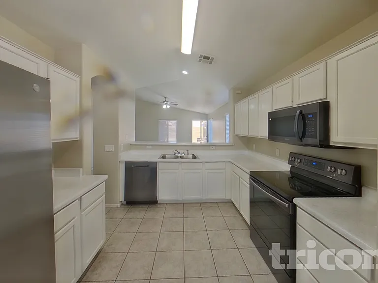 9002 W Palm Ln — Photo 5