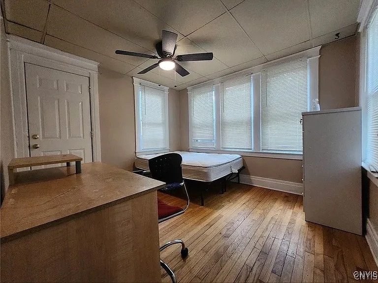 718 Clarendon St #1 — Photo 4
