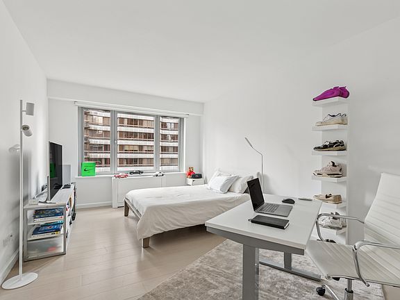 5th image of 200 E 62nd St APT 17D