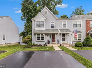 28 Victoria Dr, Aston, PA