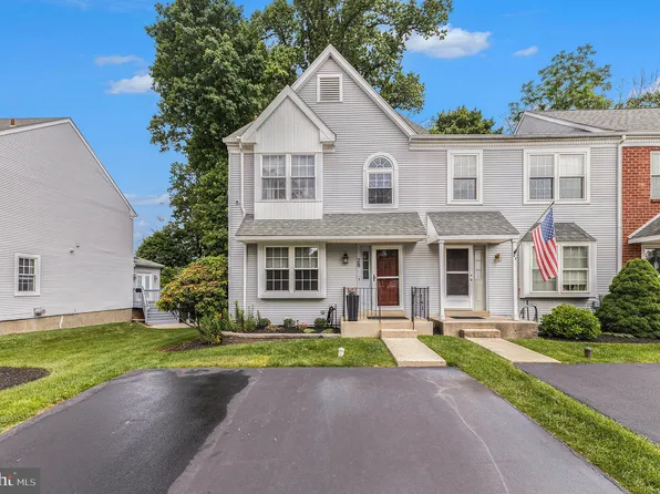 28 Victoria Dr, Aston, PA 19014