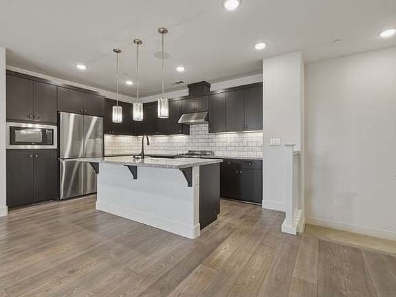 5th image of 2737 5th St