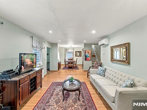 3rd image of 1118 Wilson Avenue