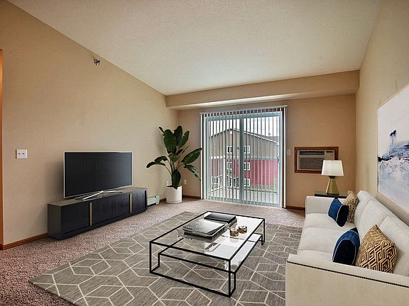 Fargo, ND Wolf Creek Apartments | Living