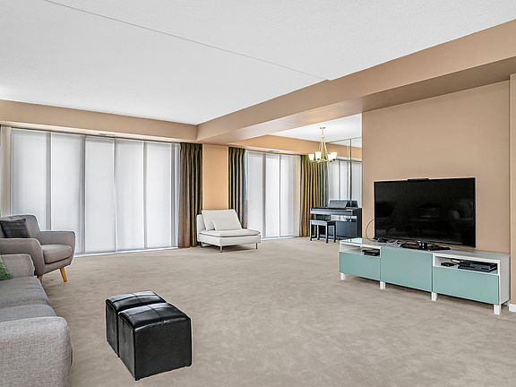 3rd image of 1020 N Harlem Ave APT 1F