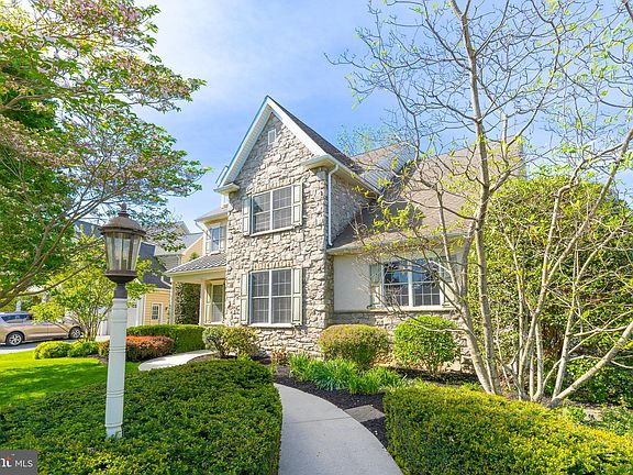 2nd image of 215 Meadow Creek Dr
