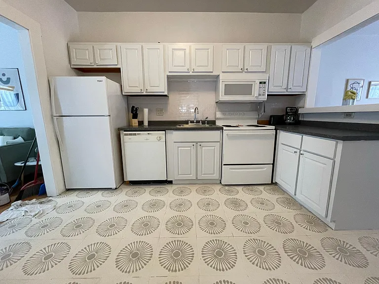 520 E 31st St #B — Photo 7