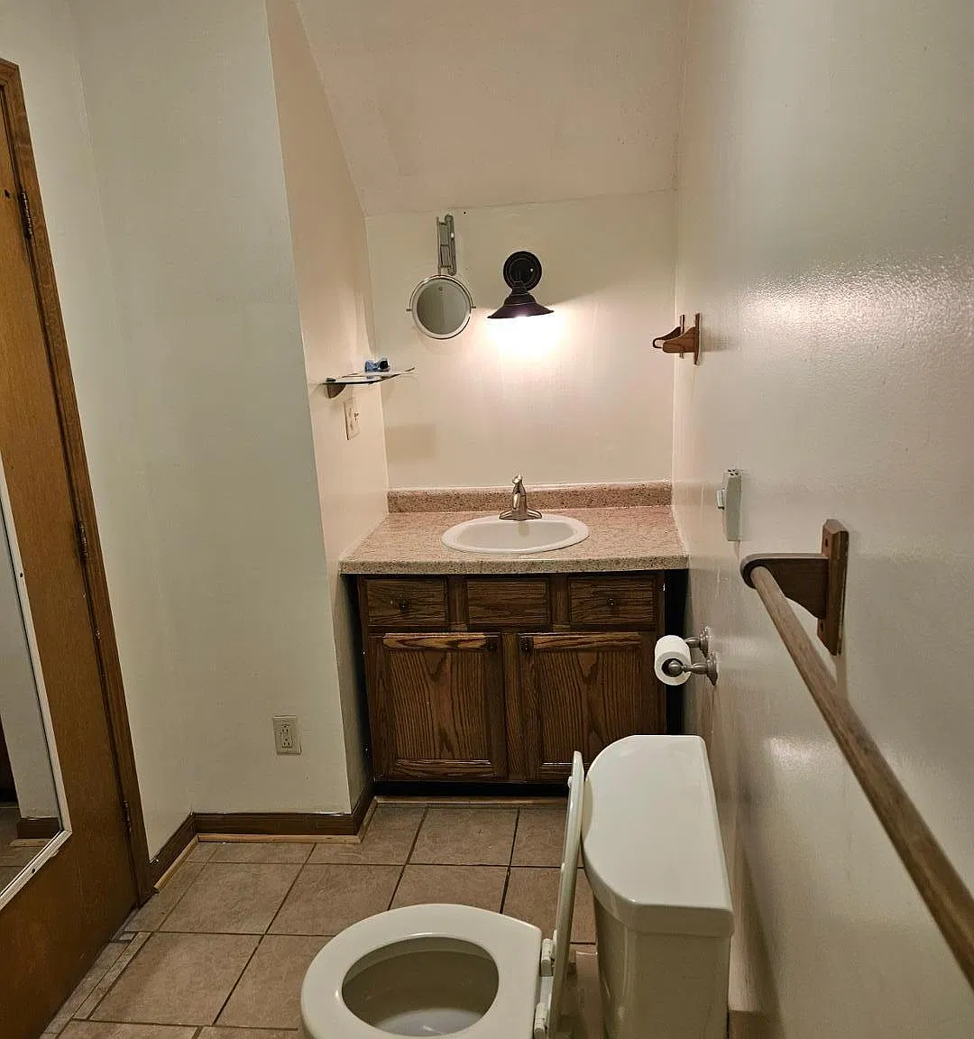 2 bed, 1.0 bath, 700 sqft, $725 — Photo 4
