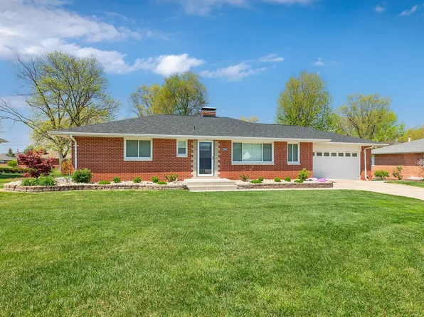 3302 Greenwood Ln, Godfrey, IL 62035