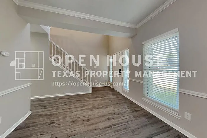 3 bed, 2.5 bath, 2472 sqft, $2,500 — Photo 3