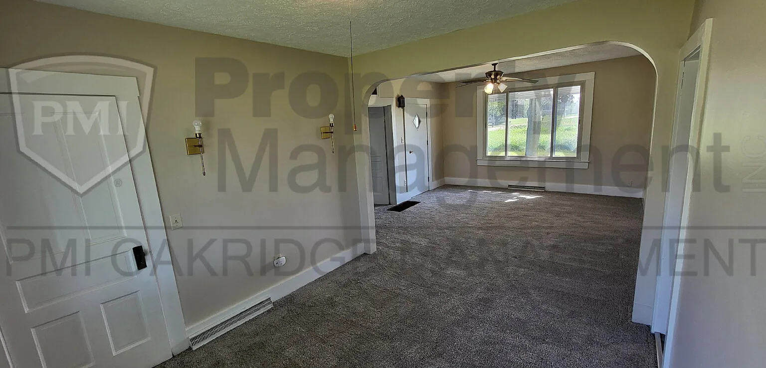 3 bed, 1.5 bath, 1344 sqft, $1,425 — Photo 3