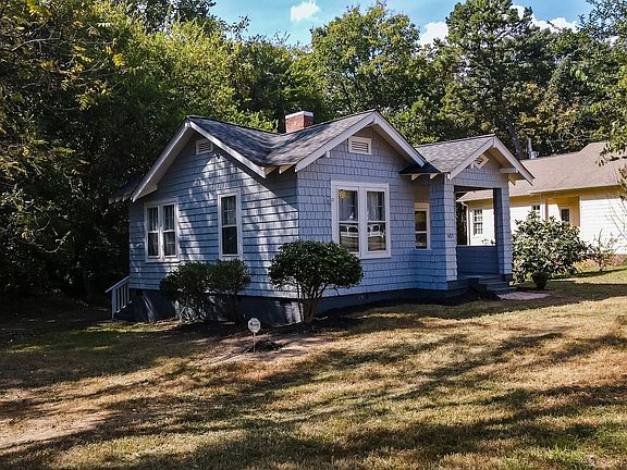 2nd image of 621 Park Cir