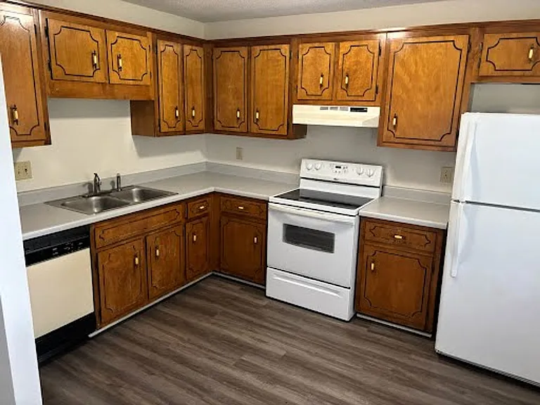 1620 Baltimore Dr #C — Photo 3