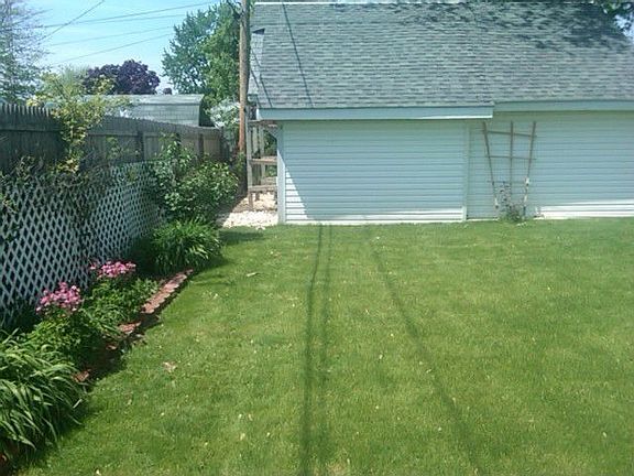 pole barn, fenced yard