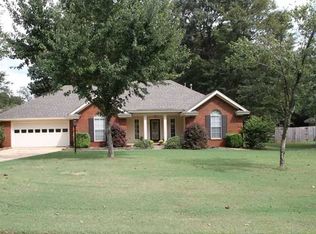 219 Sweetbriar Ln, Prattville, AL 36067