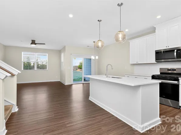 9521 Munsing Dr, Charlotte, NC 28269