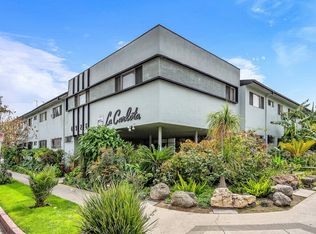 Top floor unit unit with Pool!, Los Angeles, CA 90008