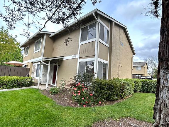 3rd image of 2309 Warfield Way Unit D