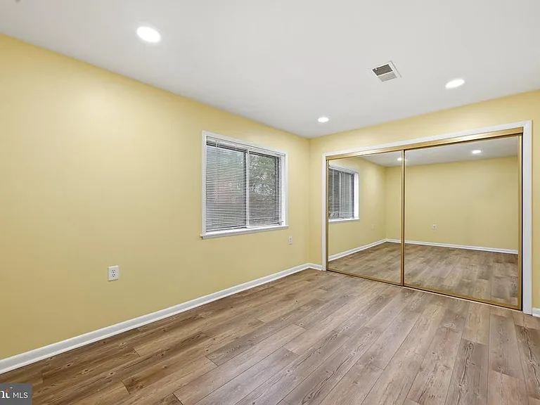 8811 Burbank Rd — Photo 41