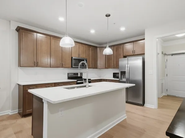 320 Martins Lndg #108, North Reading, MA 01864