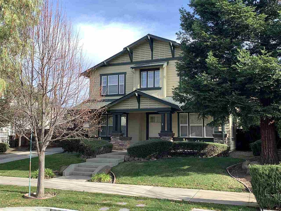 2nd image of 2386 Treadwell St