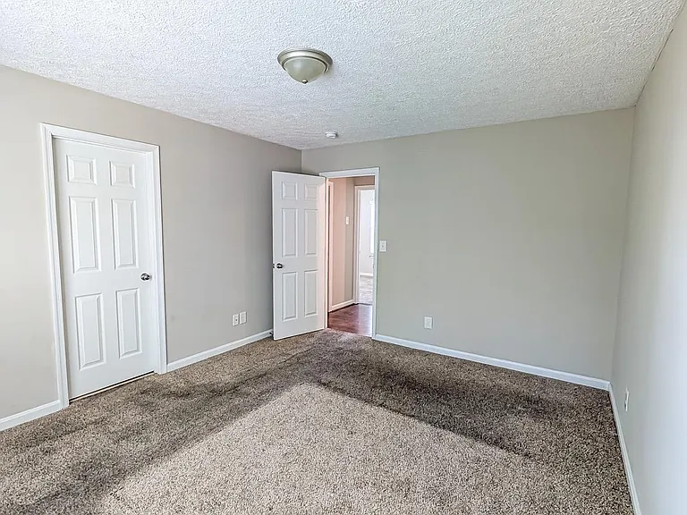 21530 Warwick Ct — Photo 24