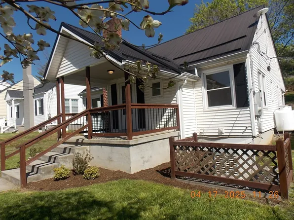 128 15th St NW, Pulaski, VA 24301