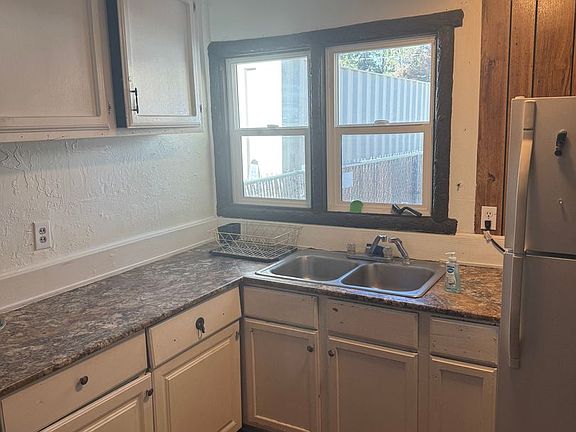 3rd image of 213 E Big Bear Blvd